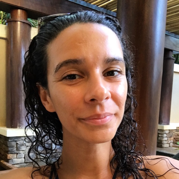 Meet your Posher, Elizabeth - Picture 2 of 2